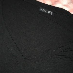 Oversized black t shirt with pocket on the side.